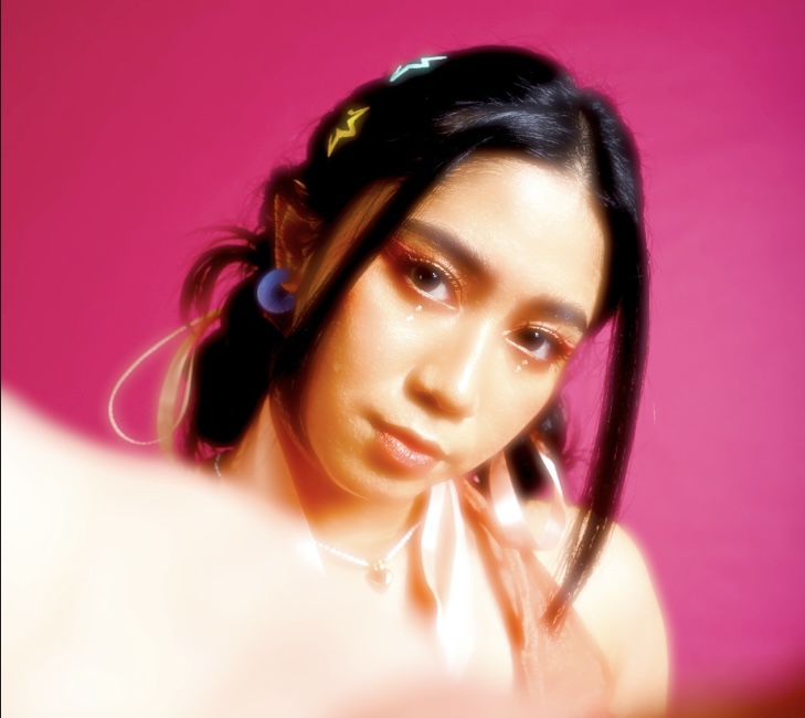 Syeqy Membahas Jatuh Cinta di Era Digital Melalui Single Terbaru, “Gimme U”.