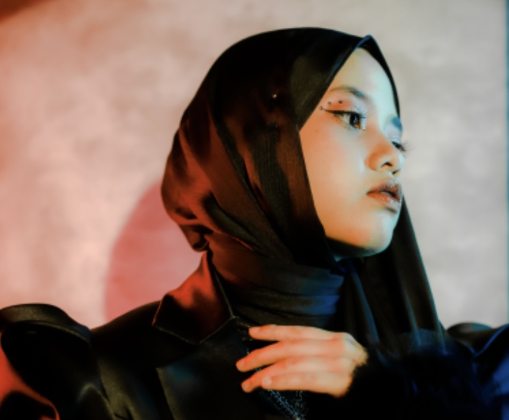 Dia Hanya Untukku’ Lagu Cinta Ugal-Ugalan dan  Brutal dari Hanin Dhiya