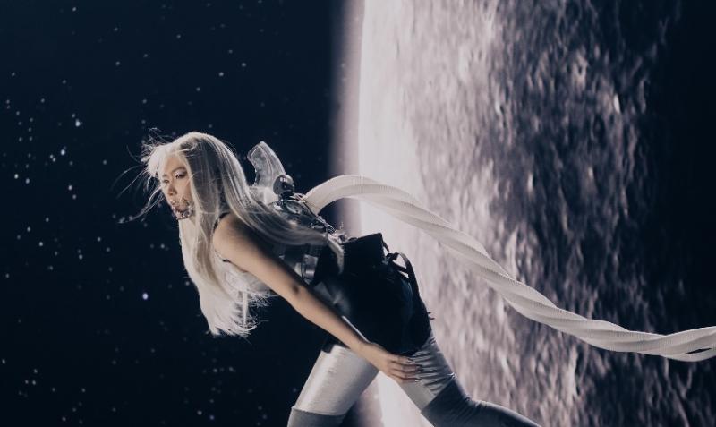 Isyana Sarasvati Hadir dengan Tampilan Futuristik untuk Visualisasikan Lagu “UNDER GOD’S PLAN”