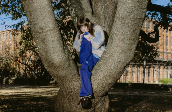 Hidup Bahagia Dalam Kesederhanaan, Faye Webster Rilis "Feeling Good Today"