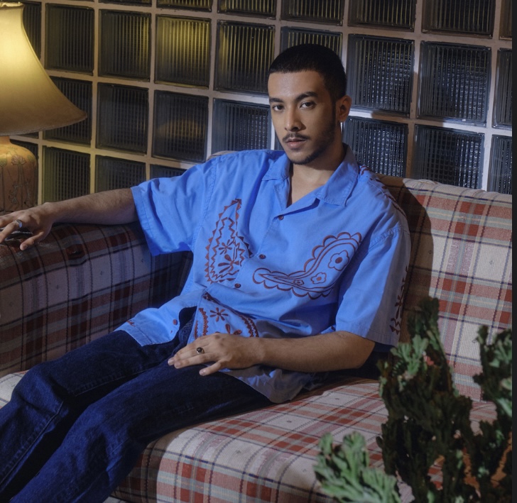 Berkenalan Kembali dengan Aziz Hendra, Musisi Pria Solo Penuh Prestasi yang Siap Merilis EP "Lesson"