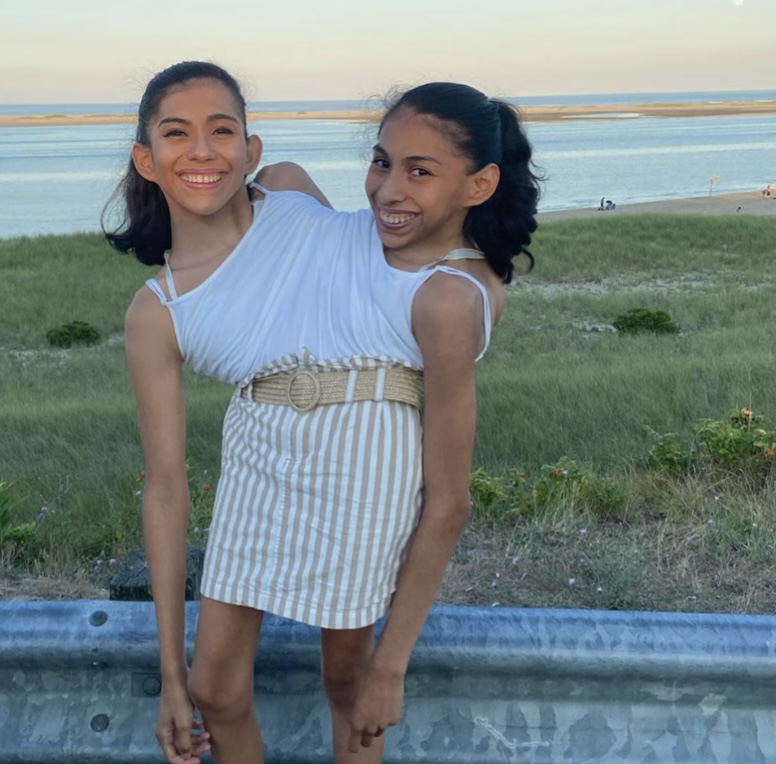 TikTokers dan Si Kembar Siam Carmen & Lupita Membahas Kencan, Seks, Kematian, dan Lainnya dalam Video yang Kembali Muncul