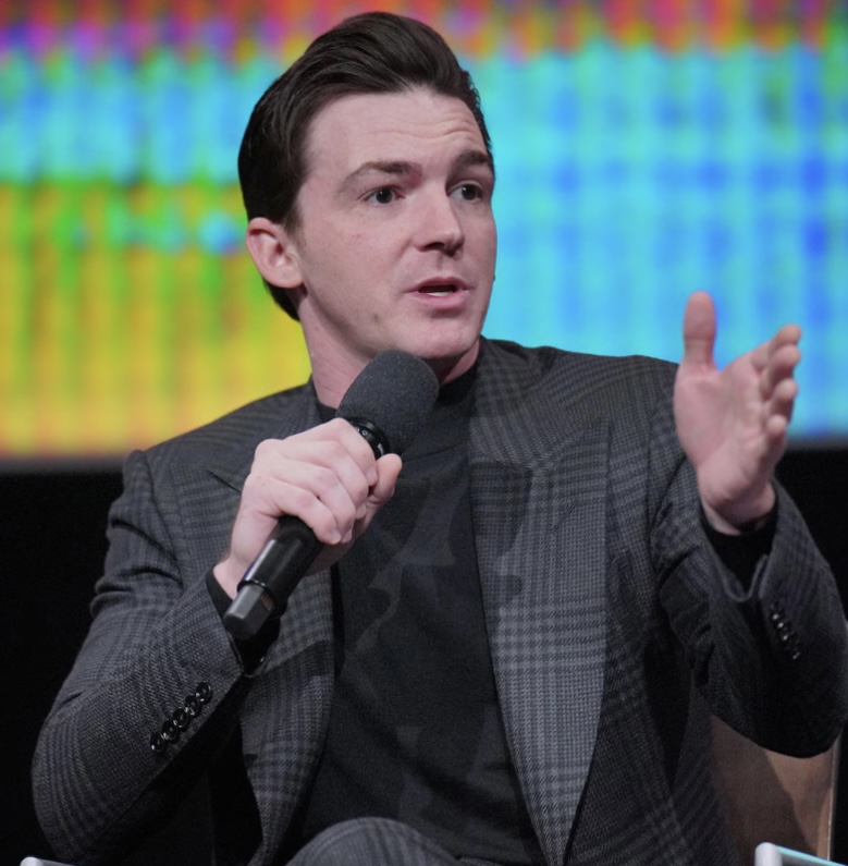 Drake Bell "Masih Terguncang" Setelah Menceritakan Pengalaman Pelecehan dalam Seri Dokumenter Quiet on Set