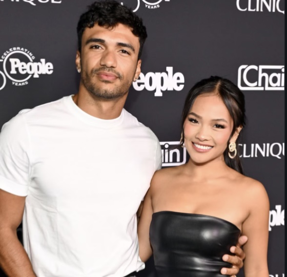  Jenn Tran dan Jonathan Johnson Picu Spekulasi Kencan Usai Tampil Bersama di Acara Bergengsi