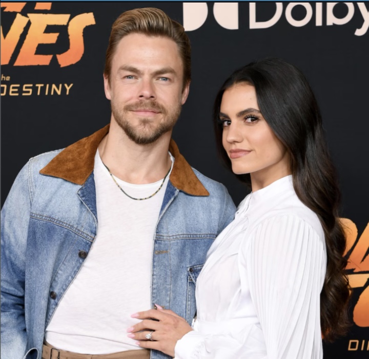 Derek dan Hayley Hough Kembali ke Panggung Tempat Hayley Hampir Kehilangan Nyawanya
