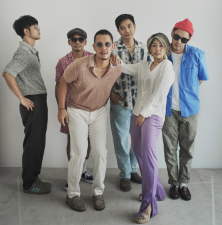 MALIQ & D’Essentials Rayakan Tahun Gemilang dengan Rilis Single “Senja Teduh Pelita - Unplugged”