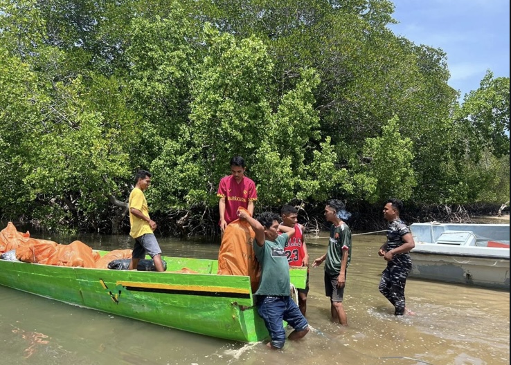  TNI AL Gagalkan Penyelundupan 34 Karung Ballpress dari Timor Leste di NTT