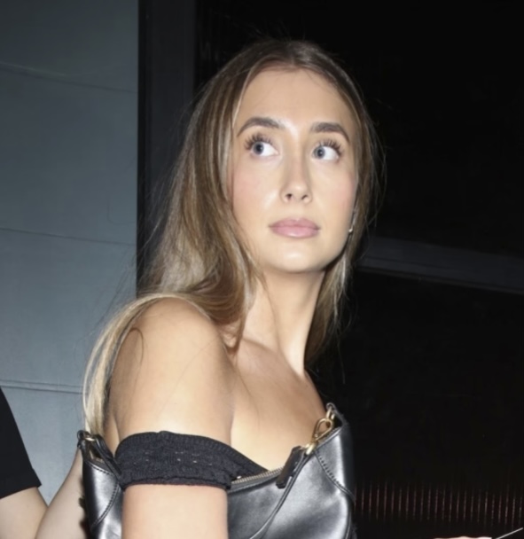  Lily Phillips Dituduh Memalsukan Kehamilan, Ini Jawabannya