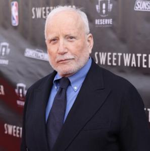 Richard Dreyfuss Batalkan Kehadiran di SharkCon Karena Sakit, Sampaikan Pesan dari Rumah Sakit