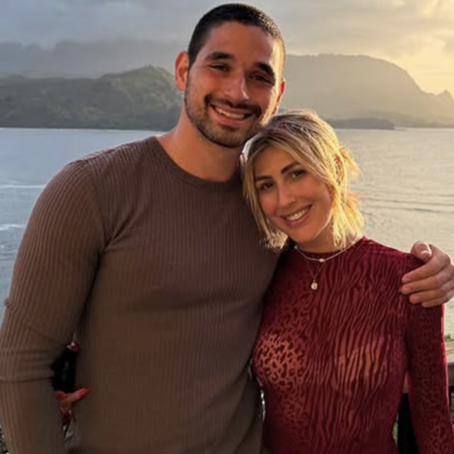  Romansa Emma Slater dan Alan Bersten Makin Terbuka, Rayakan Momen Keluarga di Minnesota