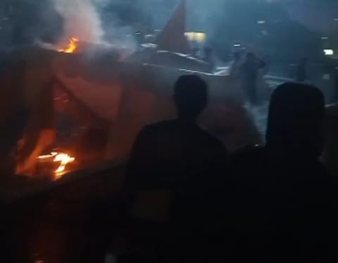 Ricuh di Pejompongan, Massa Bentrok dengan Aparat hingga Malam Hari
