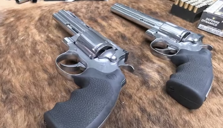 Colt Kodiak .44 Magnum, Revolver Tangguh untuk Pecinta Petualangan di Alam Liar