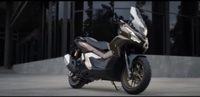  New Honda ADV 160 Hadir dengan Kebanggaan SUV di Segmen Skutik Petualang 