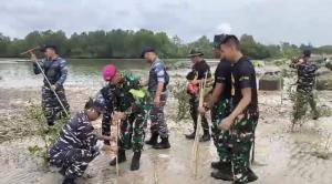  TNI AL Gelar Bakti Sosial dan Aksi Peduli Lingkungan di Balikpapan