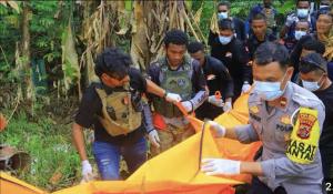  Polres Yalimo Evakuasi Korban Pasca Kerusuhan dengan Pengawalan Ketat