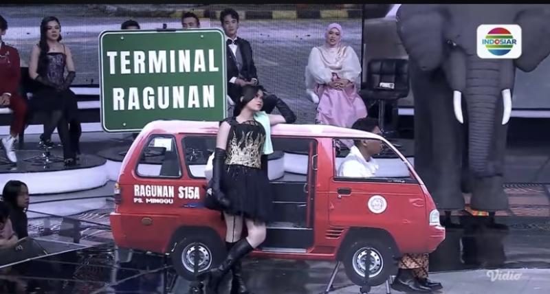 Panggung Drama Musikal `Mabuk Duit` Guncang Panggung D`Academy 7