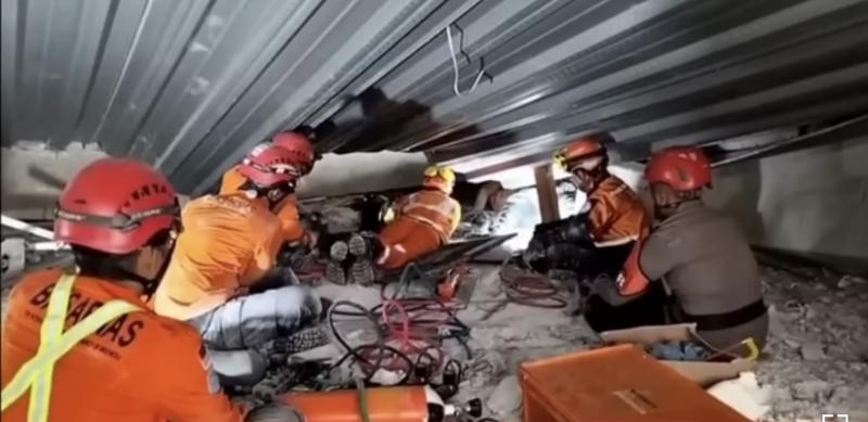  Bangunan Sekolah Ambruk di Sidoarjo, 3 Siswa Tewas dan Puluhan Masih Terjebak