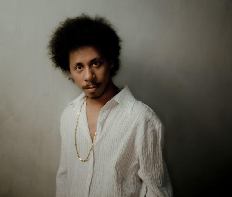 Raim Laode Segarkan Kembali Legenda Chrisye "Pergilah Kasih" dalam Balutan City Pop