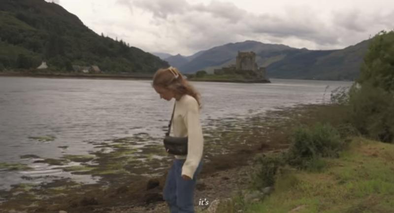 Harry Styles Bawakan “Matilda” di Pegunungan Skotlandia, Sentuh Hati Penggemar