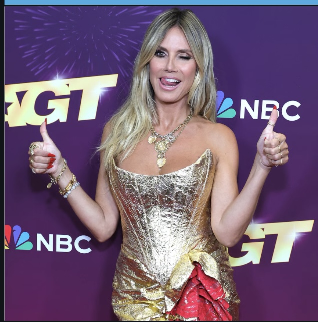  Heidi Klum Tampil Berani di Paris Fashion Week, Jadi Sorotan dengan Gaun Transparan