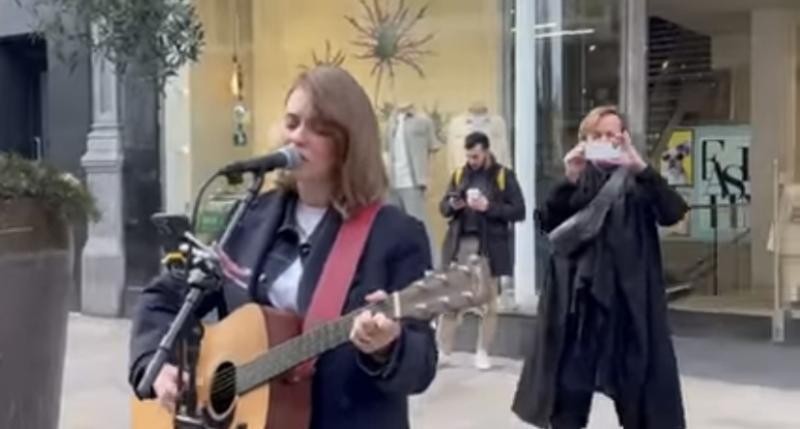 Allie Sherlock Tampilkan Versi Menggetarkan Lagu “Stay” Milik Rihanna