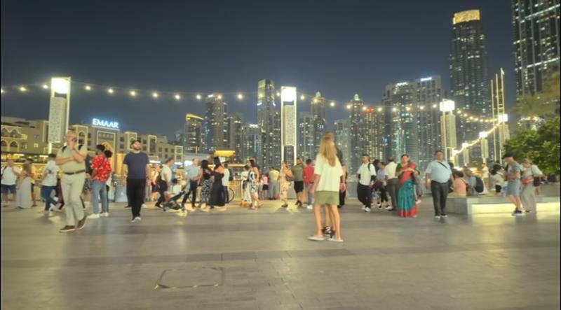 Pesona Malam Dubai Fountain, Harmoni Cahaya dan Air di Jantung Kota Modern