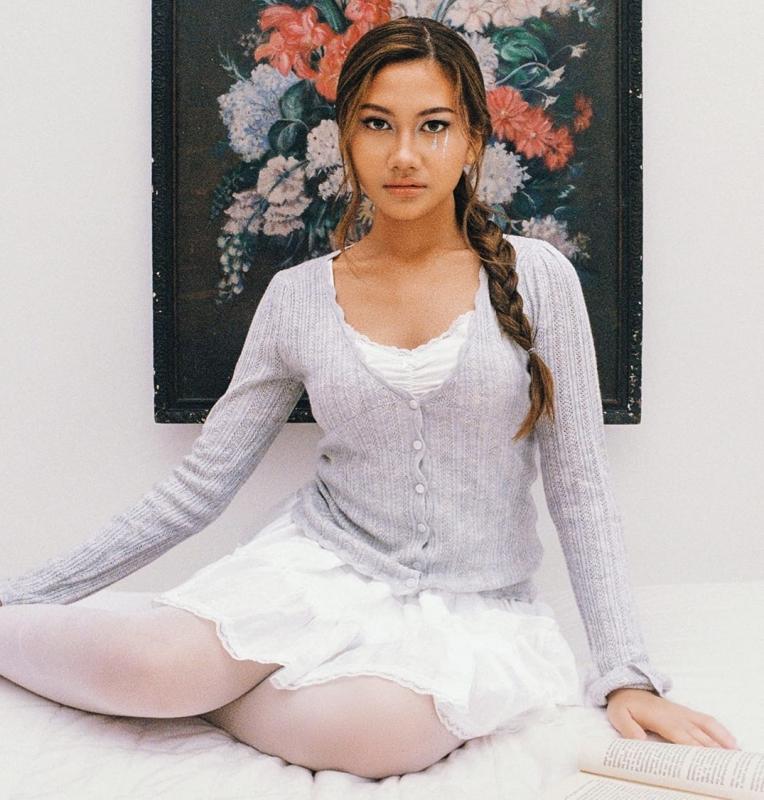  Marsha Lavinia Rilis Single Reflektif ‘Berselimut di Batin’, Sebuah Pelukan Lembut untuk Hati yang Pernah Kehilangan