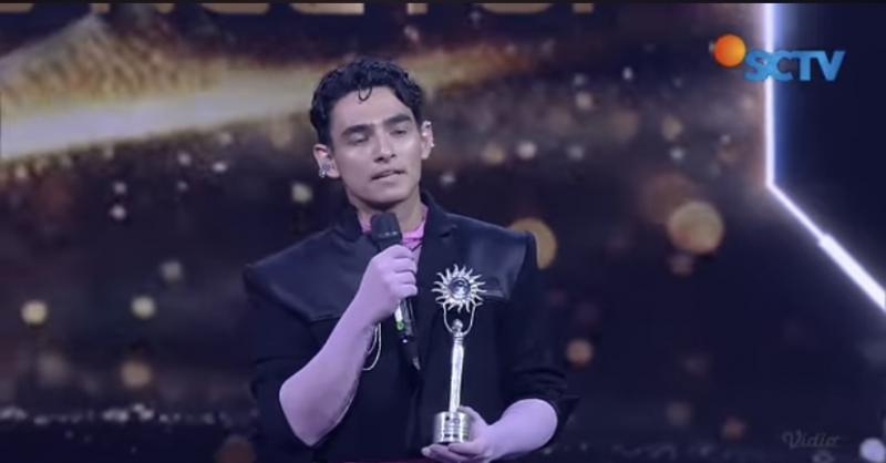  Harry Vaughan Persembahkan Piala SCTV Awards 2025 untuk Almarhum Kakek
