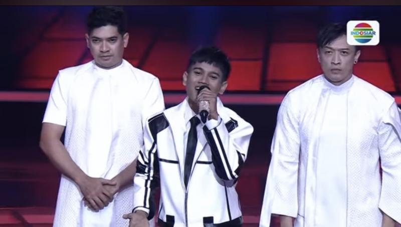 Valen Tampil Memukau dengan Lagu “Milikku” di D’Academy 7 Top 8