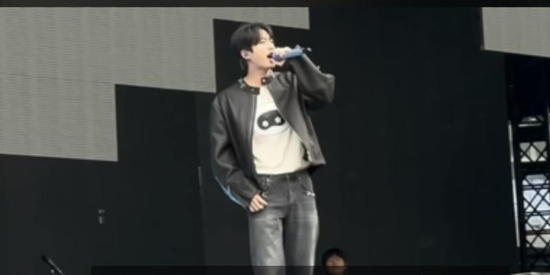  Reuni Tak Terduga! Jin BTS Guncang Panggung Konser `Encore` di Seoul,