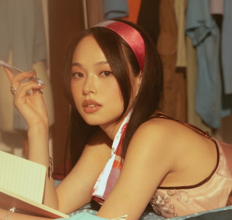  Elisha Danielle Resmi Debut di Indonesia Lewat Single “Pretty Easy”, Kolaborasi Manis dengan Petra Sihombing