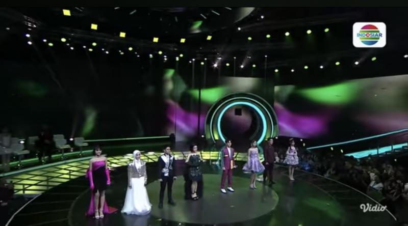  Delapan Besar D’Academy 7 Tampil Memukau Lewat Lagu “Laila Canggung” di Indosiar