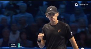   Carlos Alcaraz Menang Dramatis di Cherin, Tundukkan Alex de Minaur Lewat Duel Penuh Aksi