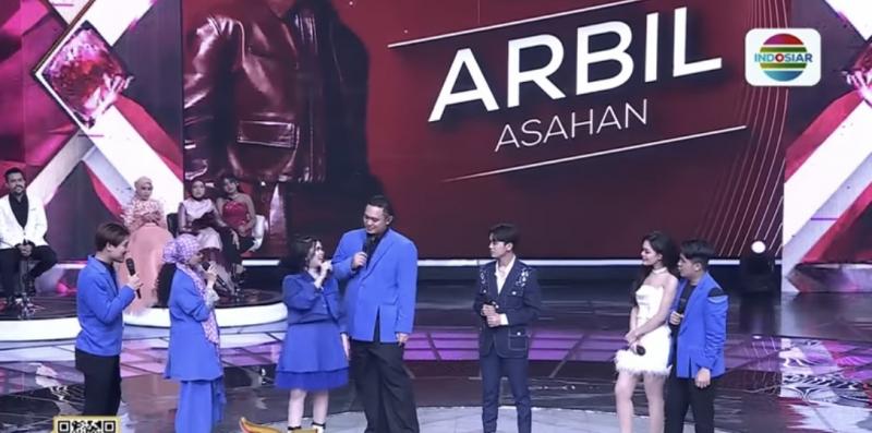 Zahra dan Arbil Bikin Heboh Panggung “Dangdut Academy 7”, Momen Nostalgia Bikin Trending!