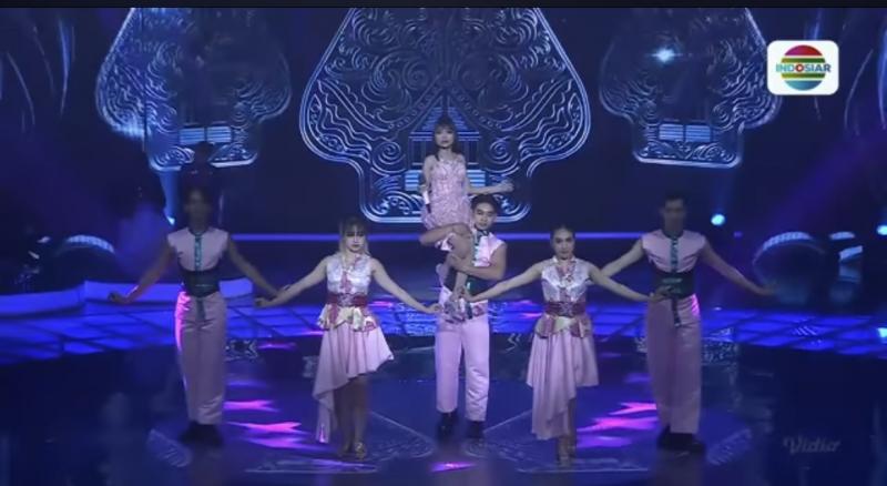 Syaqirah  Asal Bugis Bikin Juri Terpukau Lewat “Nasib Bunga” Bernuansa Jawa di D’Academy 7 Top 8 Indosiar