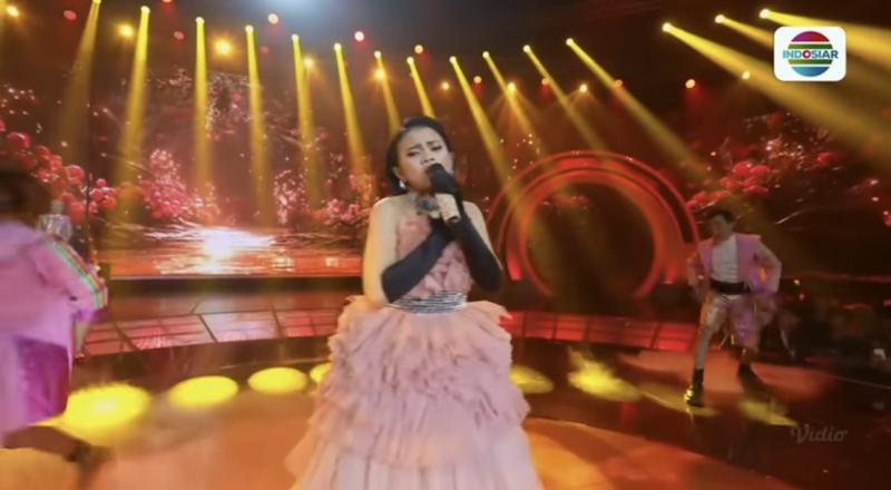  Mutia Tumpahkan Emosi di Panggung D’Academy 7: “Ghibah X Insan Biasa” Bikin Juri Terpukau