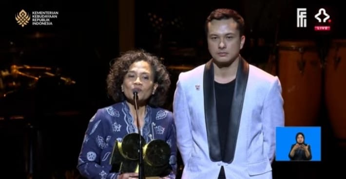 Mira Lesmana & Nicholas Saputra Sampaikan Ucapan Haru di Panggung FFI 2025