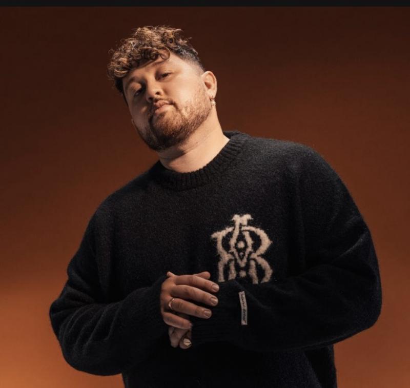 James Vickery Rilis “Fall In Your Arms (YVES V Remix)”, Hadirkan Nuansa Festival yang Penuh Euforia