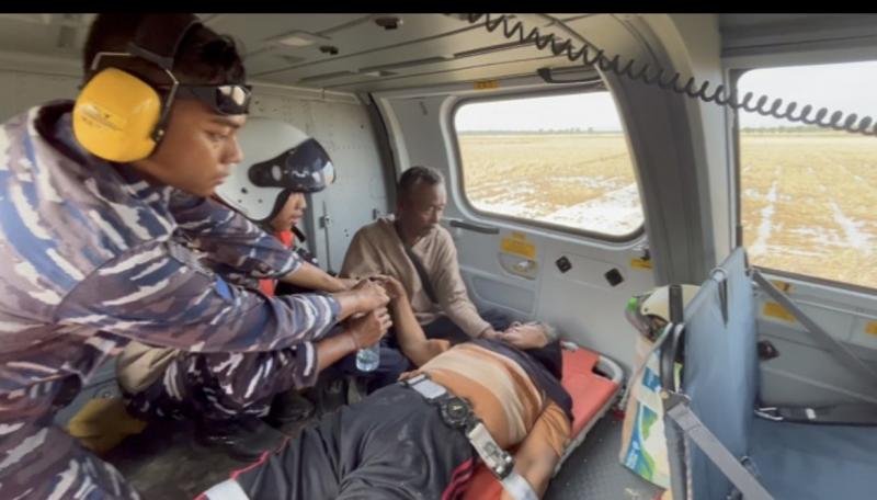 TNI AL Evakuasi Penyitas Stroke dari Wilayah Terisolasi di Aceh Menggunakan Helikopter HS-1302