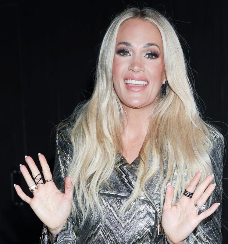  Carrie Underwood Tampil Nyaris Tak Dikenali dengan Gaya Rambut Baru