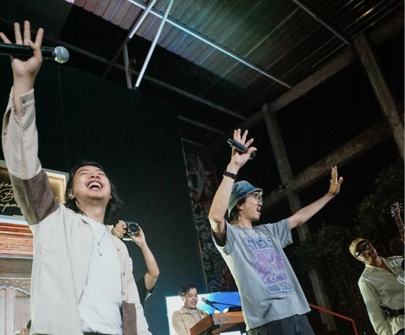 Tur “Sejenak Bersama Bapak” GME Capai Puncak di Yogyakarta, Duta Sheila On 7 Hadir dan Duet Spontan di Panggung