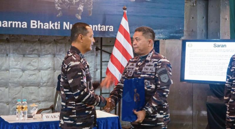 Wakasal Tinjau Kesiapan Prajurit TNI AL di KRI dr. Soeharso, Teguhkan Peran Kemanusiaan di Tengah Bencana Sumatra