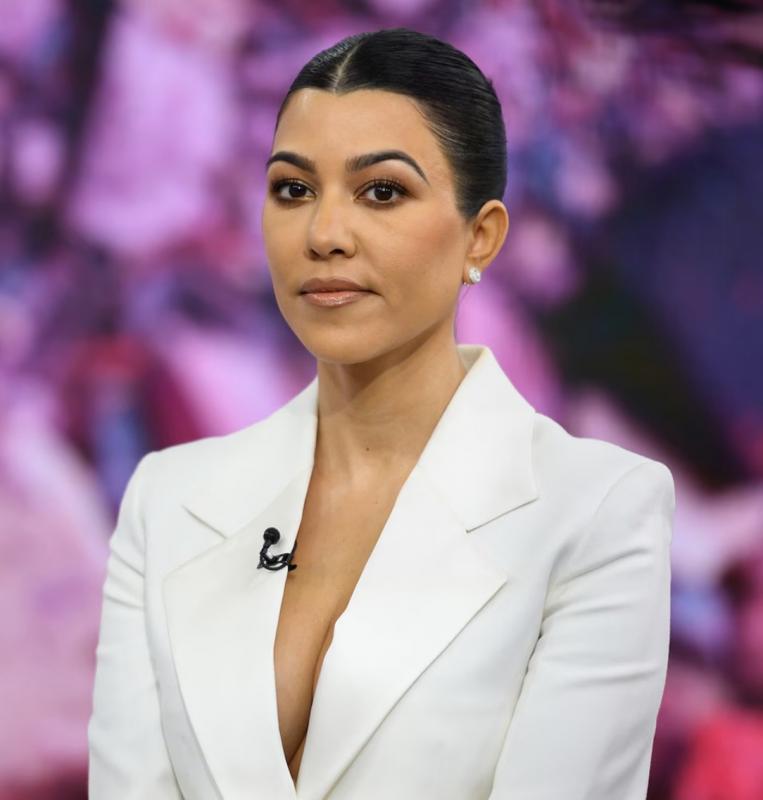  Kourtney Kardashian Rayakan Tiga Tahun Hidup Tanpa Alkohol