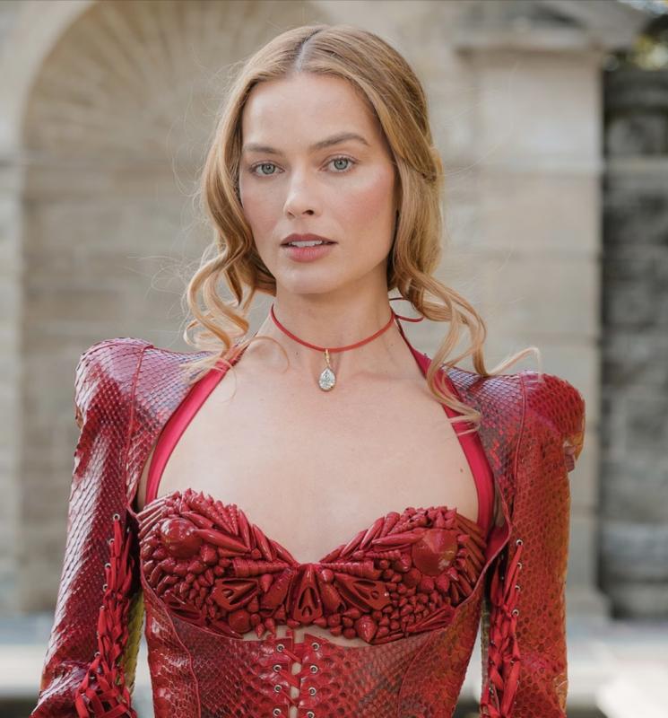 Penampilan Terbaru Margot Robbie Bak Mimpi Gotik di Premiere Wuthering Heights
