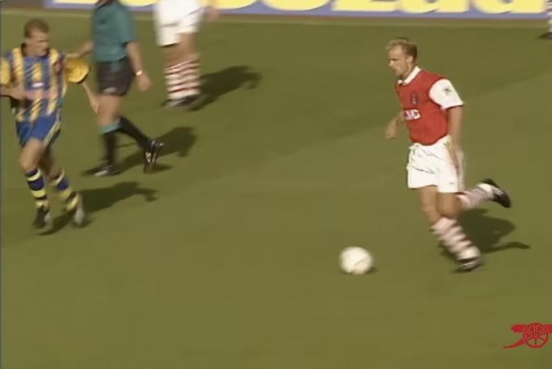 Dennis Bergkamp, Maestro Abadi Arsenal yang Mengubah Sepak Bola Jadi Seni 