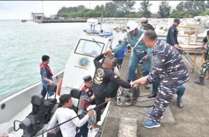  TNI AL Evakuasi ABK KM Inti Mariana 7 Terbakar di Selat Sunda, 1 Tewas dan 2 Hilang