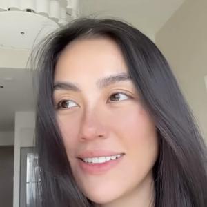  Agnes Mo Klarifikasi Isu Terjebak di Dubai: “Saya Aman dan Baik-Baik Saja”