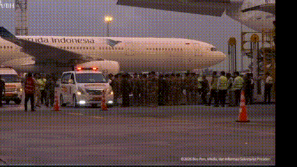 Presiden Prabowo Sambut Kedatangan Tiga Jenazah Prajurit TNI dari Lebanon di Bandara Soekarno-Hatta 