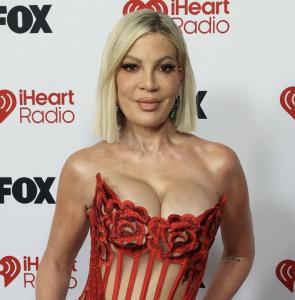  Tori Spelling Alami Kecelakaan Mengerikan, Dilarikan ke Rumah Sakit Bersama Anak-Anaknya