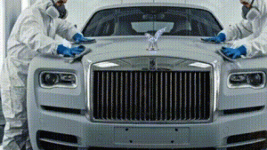  Mengintip Pabrik Mewah Rolls-Royce Motor Cars: Proses Pegecatan Gold Phantom Senilai Rp16 Miliar